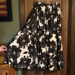Roz & Ali Black and White Floral Skirt
